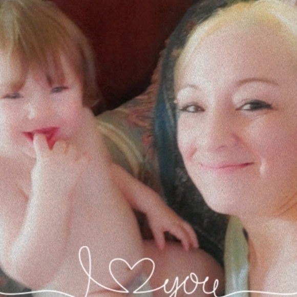 Meet your Posher, Stephanie - Picture 2 of 4